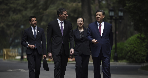 习近平晤桑切斯呼吁 中欧共同抵制单边霸凌